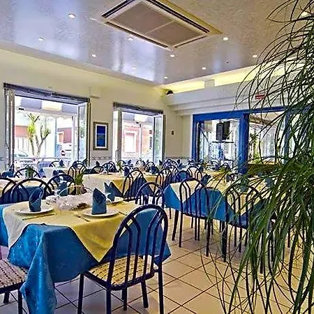 Vienna Hotel 3*